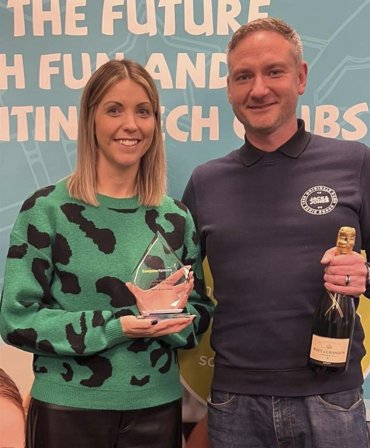 martin and lisa holding franchisee award trophy for 2023